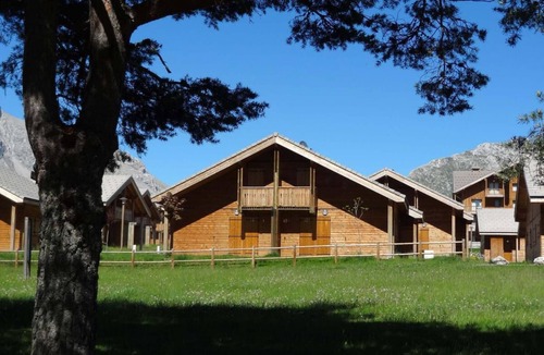 Saint-Etienne-en-Devoluy Ski Chalet | Chalet, 300m from shops, swimming pool, sauna, terrace, parking, tv, ski locker, 45m², Superdévoluy