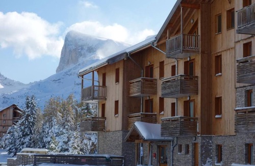 Saint-Etienne-en-Devoluy Ski Chalet | Chalet, 300m from shops, swimming pool, sauna, terrace, parking, tv, ski locker, 42m², Superdévoluy