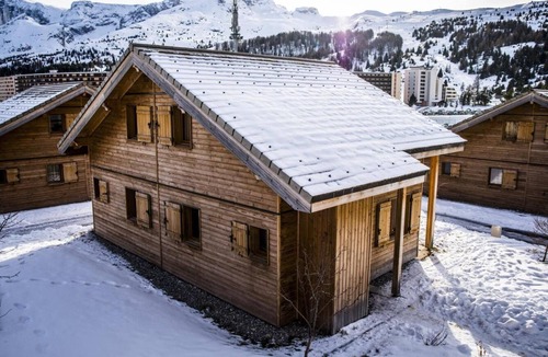 Saint-Etienne-en-Devoluy Ski Chalet | Chalet, 300m from shops, swimming pool, sauna, terrace, parking, tv, ski locker, 42m², Superdévoluy
