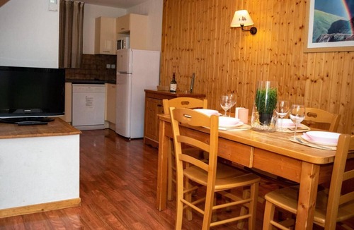 Saint-Etienne-en-Devoluy Ski Chalet | Chalet, 300m from shops, swimming pool, sauna, terrace, parking, tv, ski locker, 42m², Superdévoluy