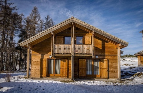 Saint-Etienne-en-Devoluy Ski Chalet | Chalet, 300m from shops, swimming pool, sauna, terrace, parking, tv, ski locker, 42m², Superdévoluy