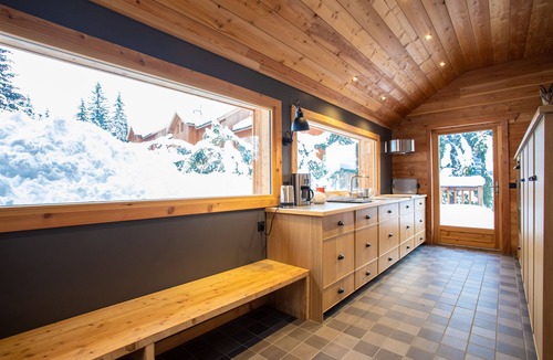 Chantemerle Ski Chalet | Chalet 4*, sleeps 12, close to slopes, totally renovated, quiet and sunny
