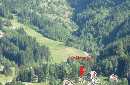 Oz-en-Oisans Ski Chalet | Chalet at the foot of the slopes with mountain view.