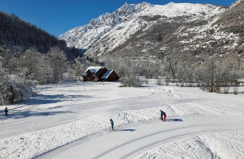 Vallouise Apartment | “Chalet de l'Onde” – Nature Retreat for 12, Family & Sports Base in Vallouise-Pelvoux
