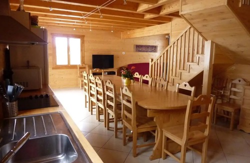 Les Orres Ski Chalet | Chalet 'Deux Grands Chalets Communicants' with Mountain View, Shared Pool and Wi-Fi