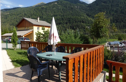 Saint-Jean-Saint-Nicolas Ski Chalet | Chalet 'Génépi 6 Personnes' with Mountain View, Private Terrace and Wi-Fi