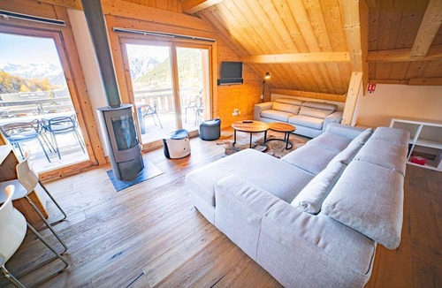Montgenevre Ski Chalet | Chalet Genepy SKI Montgenèvre sleeps 22 - on the slopes, ski in ski out!