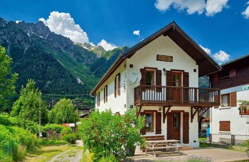 Chamonix City Centre Ski Chalet | Chalet Heidi Spacious 5 Bedroom Alpine Chalet Near Chamonix Sud and Aiguille du Midi