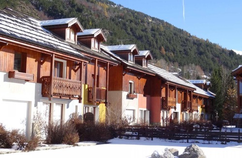 La Salle-les-Alpes Ski Chalet | Chalet, terrace, parking, tv, 61m², Serre Chevalier