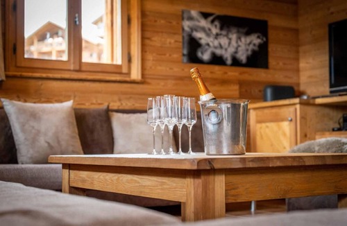 Cognet Ski Chalet | Chalet, view ski slopes, sauna, balcony, fireplace or stove, parking, tv, 150m², Alpe d'Huez