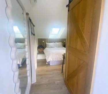 Rouesse-Vasse House | Chambre Chic et Charme dans Moulin-Piscine