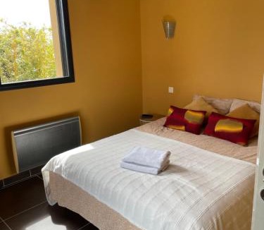 Colonzelle House | Chambre dans le jardin et sa SDB indépendante
