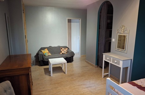Rasteau Bed & Breakfast | Chambre Dans Maison D'hôte Récente. A L'étage. WC Indépendant, TV, Wifi
