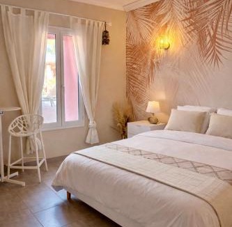 Vallauris House | Chambre privée en Villa avec piscine et salle de bain attenante