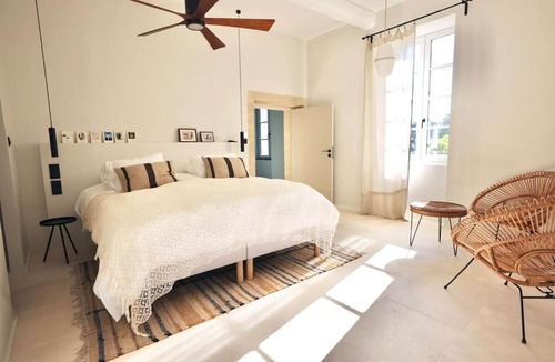 Saint-Victor-la-Coste Bed & Breakfast | Chambre Stella