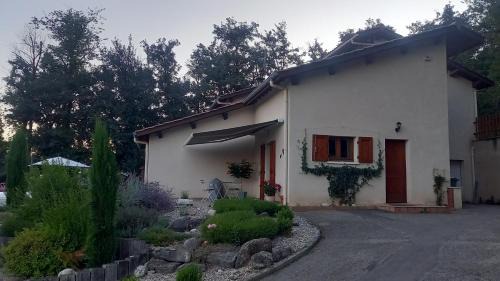 Marcilloles House | Chambres d'hôte en pleine campagne, accès piscine