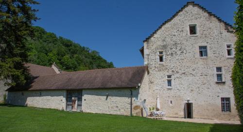 Chazey-Bons Bed & Breakfast | Chambres d'hôtes dans Manoir du XVeme