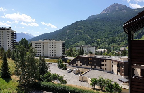 Chantemerle Apartment | CHANTEMERLE: 2-level, 4 BR/2BA, equipped, wifi, 7 min to ski lifts