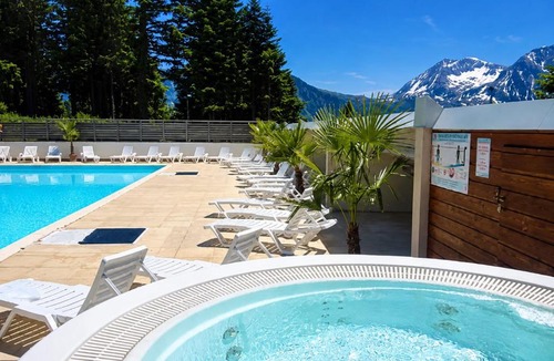 Chamrousse Apartment | Charmant F2, départ randonnée, pied des pistes, piscine, toutes commodités