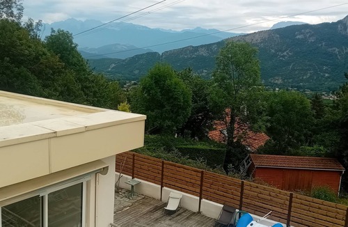 Saint-Paul-de-Varces House | Charmante Villa avec Piscine Privée : Parfait pour Vacance en Familles