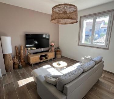 Auberives-sur-Vareze House | Charmante maison de village avec terrasse