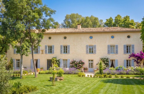 Montfavet House | Charming 18C Bastide · Pool · AC · Avignon 15m - La Bastide des Trois Lavandes