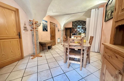 La Salle-les-Alpes Apartment | Charming 2-room flat with Wi-Fi and parking in La Salle-les-Alpes