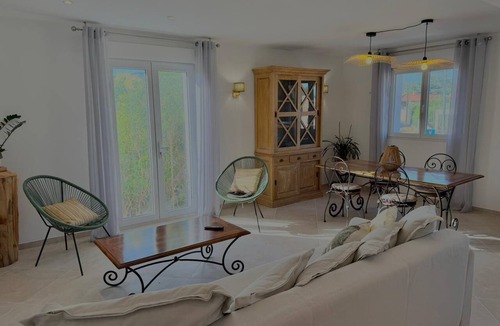 Pelissanne Apartment | Charming 48-square-meter one-bedroom apartment for four people in a quiet location with a terrace in Provence