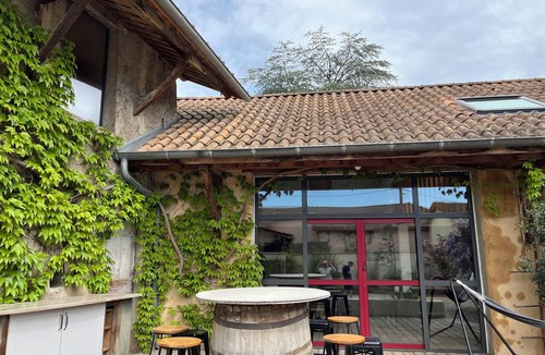 Nivolas-Vermelle House | Charming accommodation with spa 🏡 🧘‍♂️🌿 And electric charging station 🚗