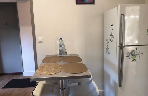 Eygalieres Apartment | Charming, air-conditioned two-bedroom apartment with a garden for 4 guests, in a quiet location near the Alpilles