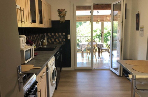 Eygalieres Apartment | Charming, air-conditioned two-bedroom apartment with a garden for 4 guests, in a quiet location near the Alpilles