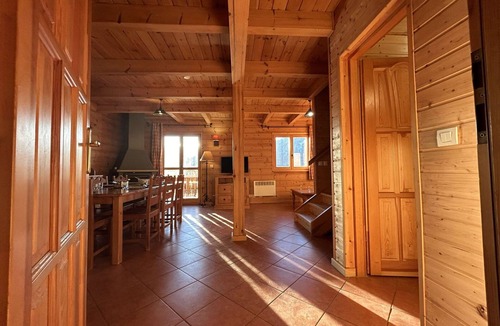 La Joue du Loup Ski Chalet | Charming Chalet for 8 with Pool, Terrace, and Mountain Views near Fontettes Lift