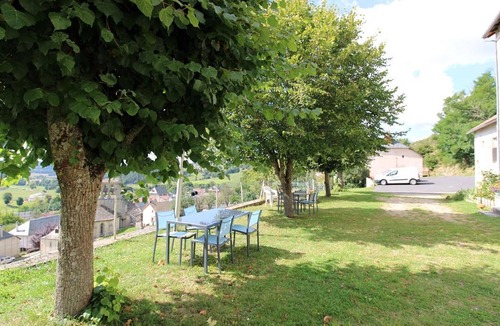 Lorcieres Cottage | Charming cottage in Lorcières with TV, BBQ, and pet-friendly
