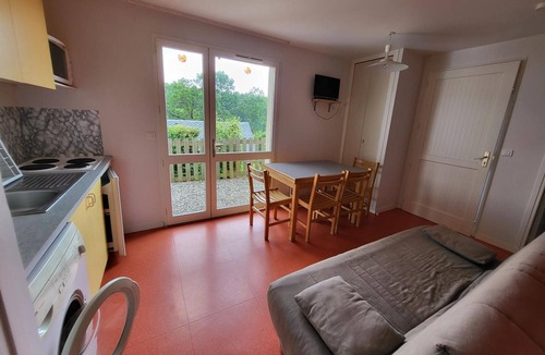 Paulhenc Cottage | Charming Cottage in Lush Setting: Pool, Terrace, Near Medieval Towns & Nature Activities