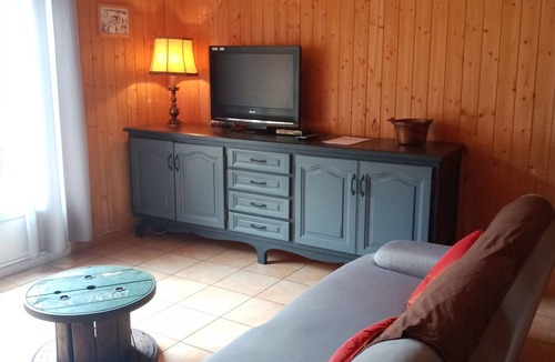 Monetier-les-Bains Ski Chalet | Charming 3-Room Apt, 6 Pers, Private Parking, BBQ, Satellite TV