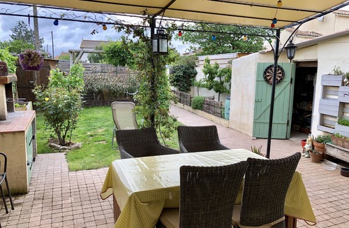 Salleles-d'Aude House | Charming home on the Canal du Midi | 4 bedrooms | Fiber-optic internet | Garden | Spacious living room