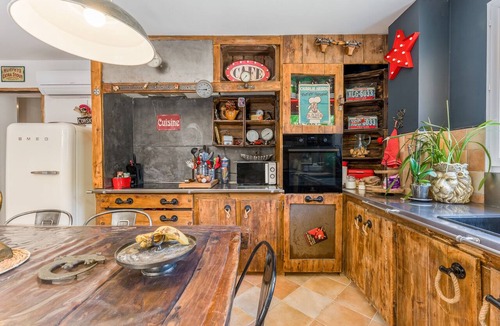 Rochegude Villa | Charming Provence Villa with Pool, Wi-Fi, and Air Conditioning