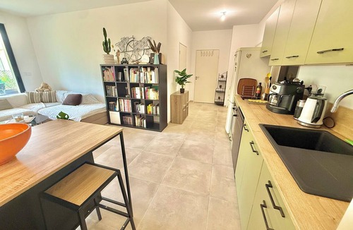 Est Apartment | Charming retreat in downtown Aix-en-Provence — Private garden & parking