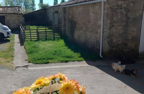 Chatillon-sur-Thouet Apartment | Charming Studio on the Outskirts of Parthenay