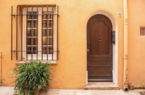 Old Town Apartment | Charming studio - 2P - heart of Saint-Tropez