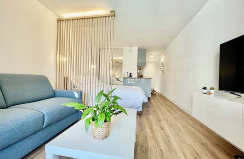 Beausoleil Condo | Charming studio in a residence with a swimming pool, tastefully decorated and offering all the comfort you need. Ideally located just steps from the Principality of Monaco and right next to a grocery store open 7 days a week.
