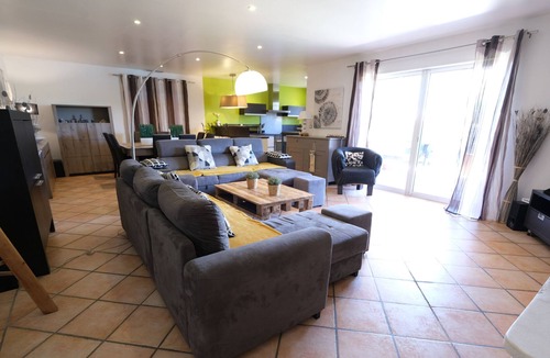 Aureille House | Charming vacation rental with pool in Aureille, sleeps 8