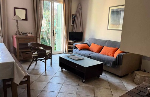 Porquerolles Villa | Charming Villa in Porquerolles – Comfort & Serenity Just 100 Meters from the Village