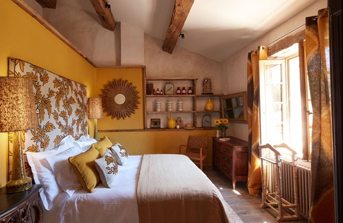Menerbes Villa | Charming villa in the Luberon vineyards - by feelluxuryholidays