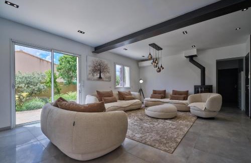 Aureille Villa | charming villa with heated pool, 14 people, located in aureille, near les baux de provence, in the alpilles