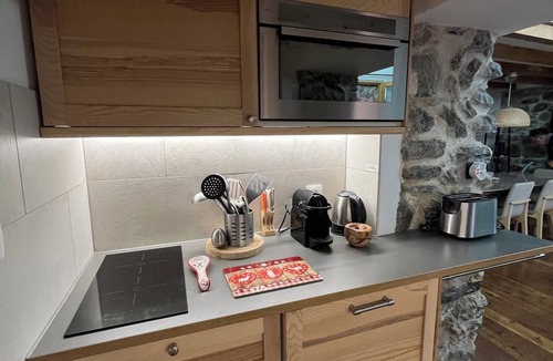 Saint-Etienne-de-Tinee Apartment | Charnant Village center apartment with courtyard