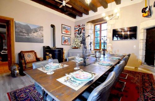 Sadillac Villa | Chateau with Pool and Golf Course