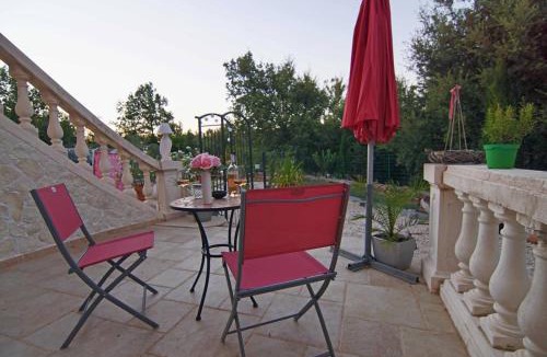 Brignoles House | Chez Amali - Élégant appartement de vacances en Provence avec terrasse