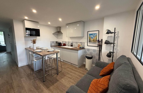 Couronne Urbaine Apartment | Chez Edouard - 2-in-1 Triplex, Rotonde, Downtown Aix