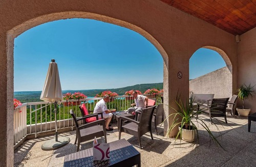 Montpezat Hotel | Classic Room for 2 Adults + 1 Child, Sleeping Area, Terrace